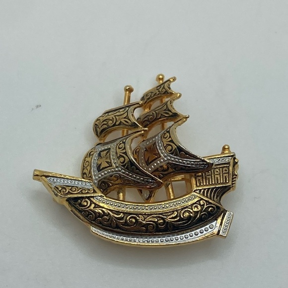 Vintage Jewelry - Vtg Damascene Spanish Pirate Ship Sail boat Gold Tone Black Enamel Brooch 1.5”